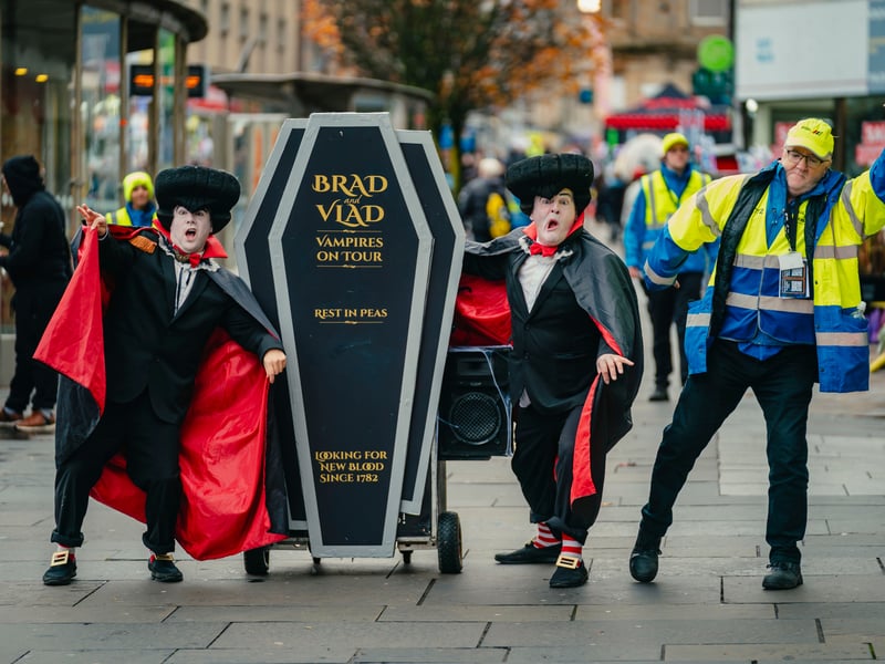 A pair of vampires arrive in Paisley.
