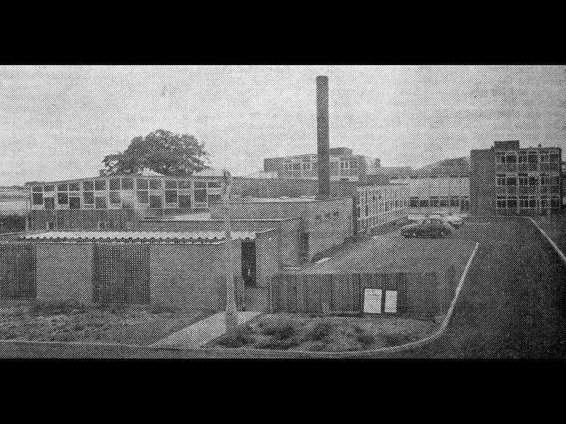Not the greatest picture, but it's worth a look as it shows the new Dawley Secondary Modern School in its original form. This was used in the Wellington Journal & Shrewsbury News of July 13, 1957. The school had actually opened in September 1956.