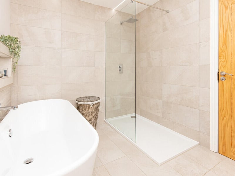 The bathroom from a different perspective