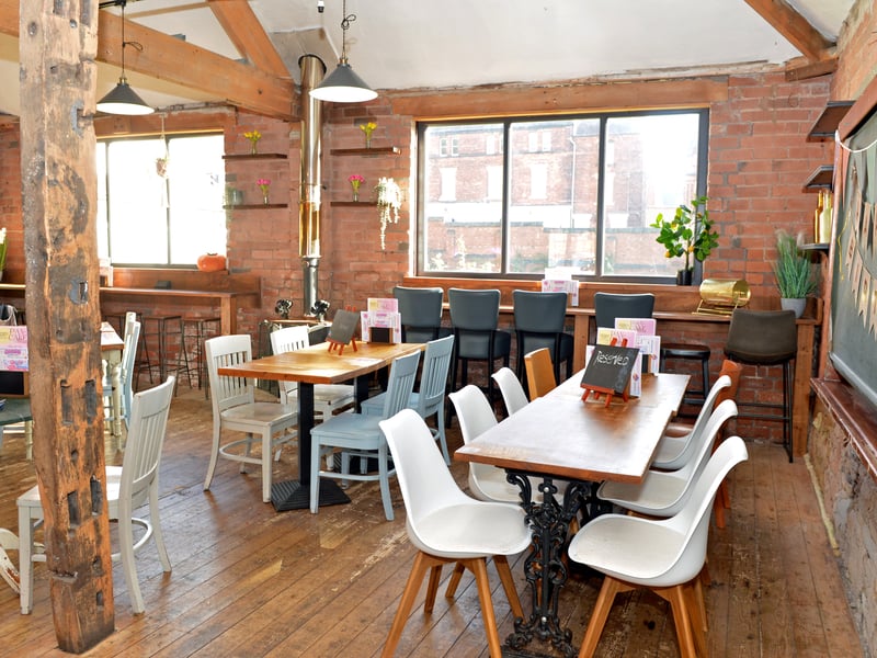 Qoozies is well-known for their much-loved pancakes and signature spinach fritter burgers.