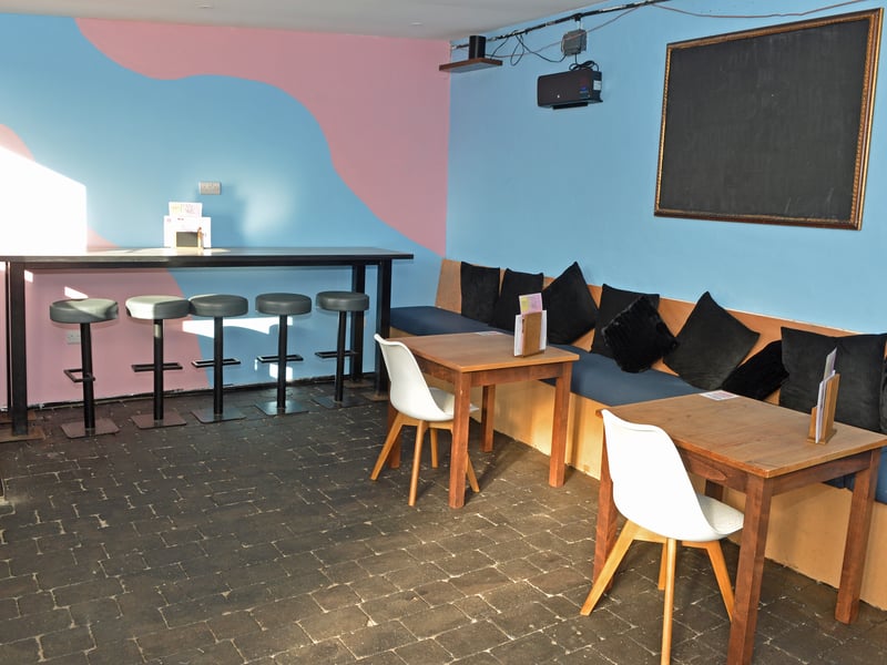 Qoozies Bella Ciao is currently open on Mondays, Tuesdays, Thursdays, Fridays and Saturdays.