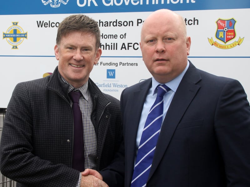 Hamiltonsbawn Primary School Headmaster, Derek Hutchinson with Richhill AFC Club Chairman, Neil Megaw. ND264120