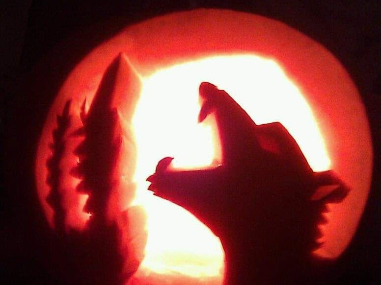 Carl Wilmot carved this impressive wolf. 