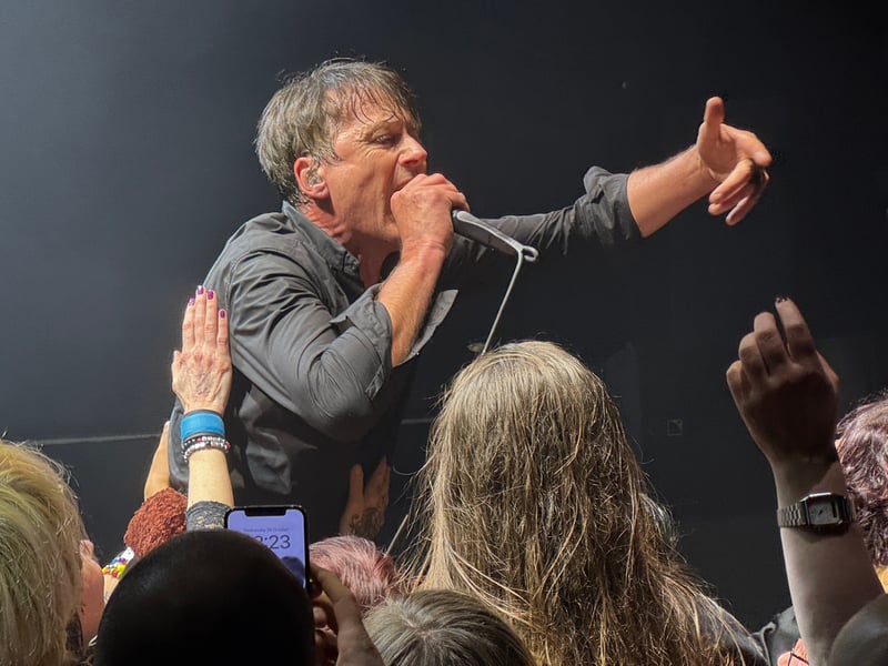 Suede played a total of 17 songs in their career-spanning set.