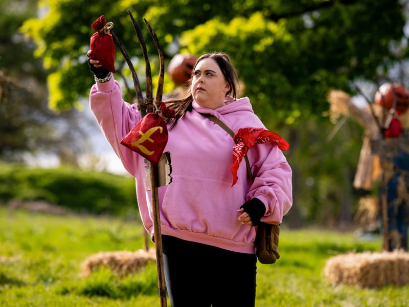 Scottish actress Sharon Rooney has been putting pieces of the puzzle together about the last murder. However when she chose to share her theory with the group, she became their number one suspect. The so-called "Poundland Poirot" is correct in her thinking, but the Faithful cannot get over the "change" in her character which saw her step up and speak out instead of sit back and observe.
