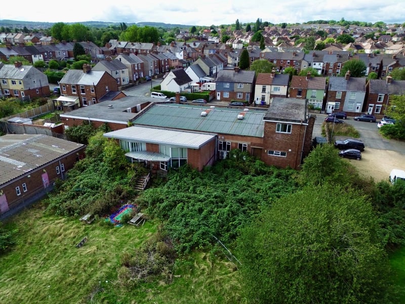 The property sits on a 0.8-acre site with grounds at the rear.