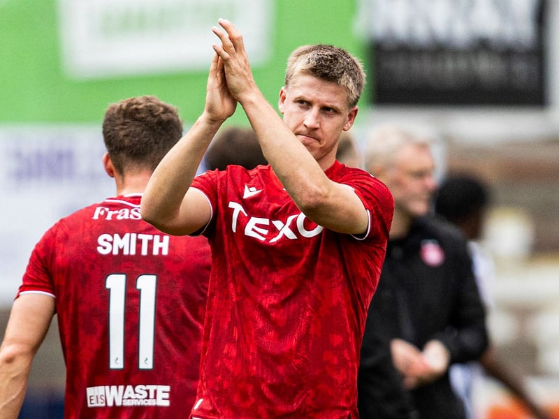 The defender suffered a thigh injury in training last week, and it has now been confirmed he must see a specialist to solve the issue. He's misses the semi-final with Rangers.