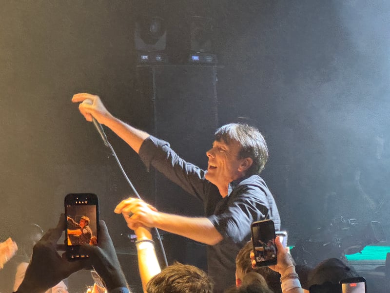 Lead singer Brett Anderson made several forays into the audience.