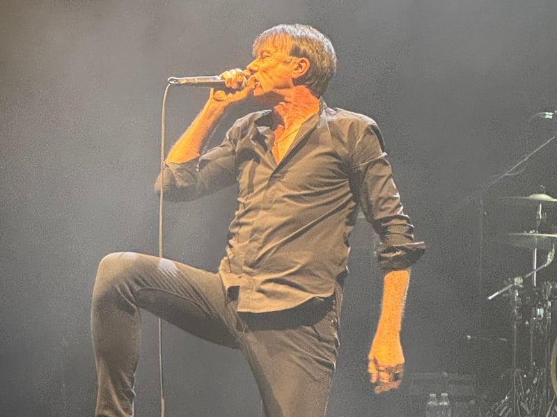 After a short break Suede took to the stage.