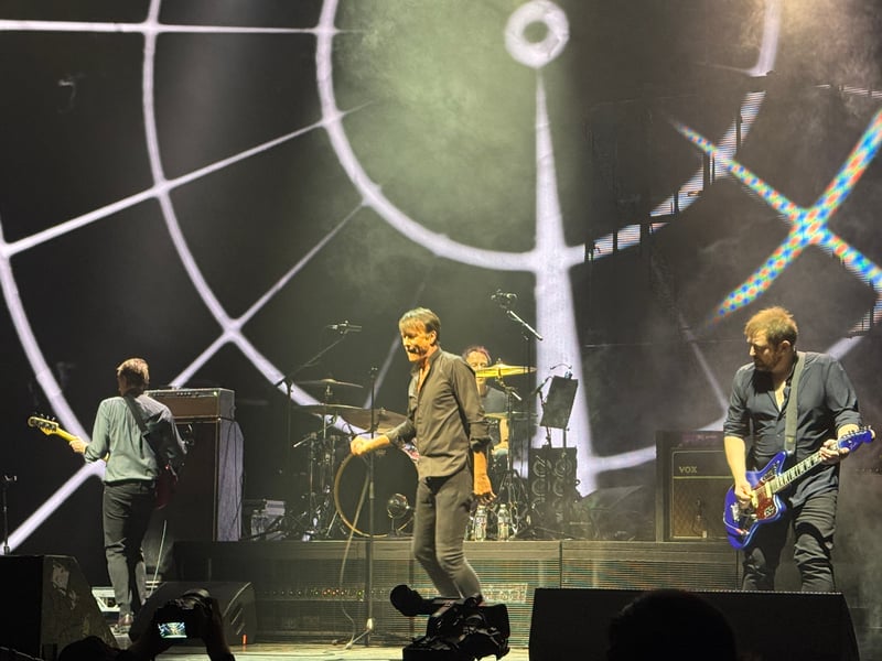 Unlike the Manics, Suede leaned heavily into newer material, billing themselves as 'the anti-nostalgia band'.