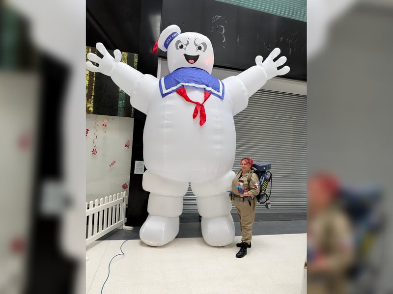 Stay-Puft Marshmallow Man and a ghostbuster