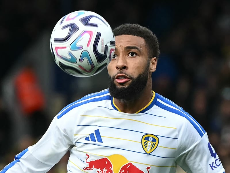 6 - Tried to get forward down the right again as he usually does. Not at his usual best but still sent in some good deliveries and and also pretty strong defensively.
