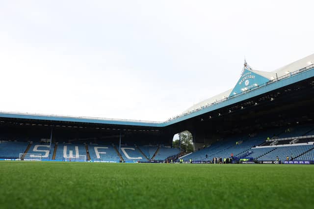 A fresh look at the favourites to take the reins at Sheffield Wednesday.