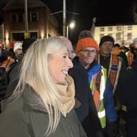 Lockhart threatens to quit the DUP unless party officers decide to remove O'Neill as First Minister